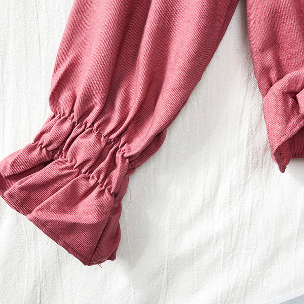 Modern női ing gumival az ujjakon