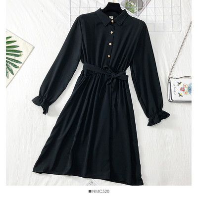 Lezser női szabású ruha gombokkal