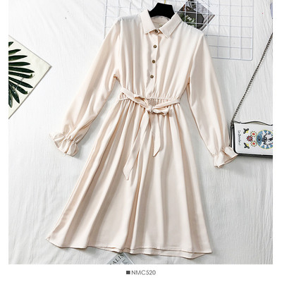 Lezser női szabású ruha gombokkal