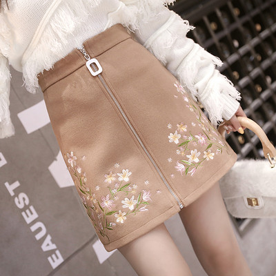 Aktuális női szoknya cipzárral és virágmotívumokkal több színben