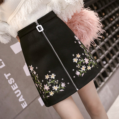 Aktuális női szoknya cipzárral és virágmotívumokkal több színben