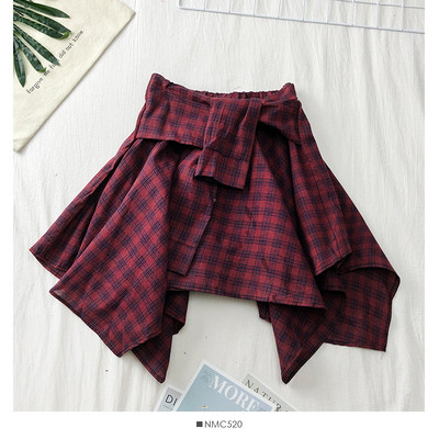 Aktuális női kockás szoknya különböző színekben