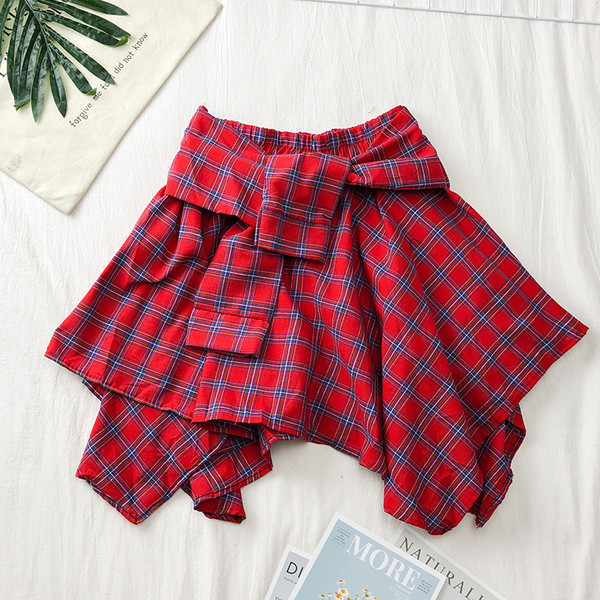 Aktuális női kockás szoknya különböző színekben