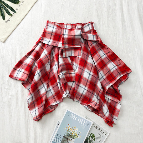 Aktuális női kockás szoknya különböző színekben