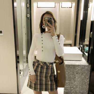 Divatos női pulóver dekorációs gombokkal több színben