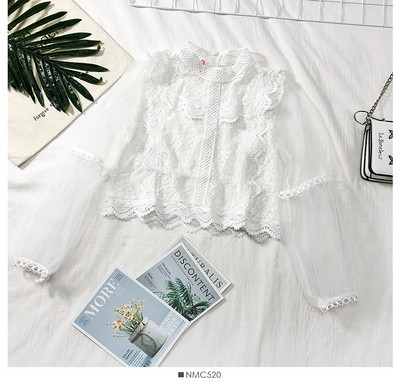 Γυναικεία μπλούζα με δαντέλα με διαφανή μανίκια