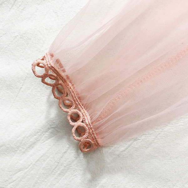 Γυναικεία μπλούζα με δαντέλα με διαφανή μανίκια