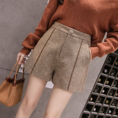 Stílusos női rövidnadrág zsebekkel több színben