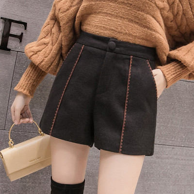 Stílusos női rövidnadrág zsebekkel több színben