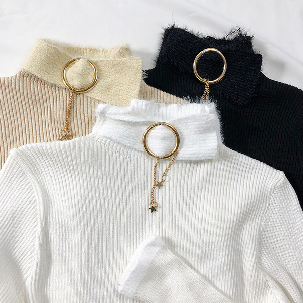 Modern női blúz három színben fém medállal