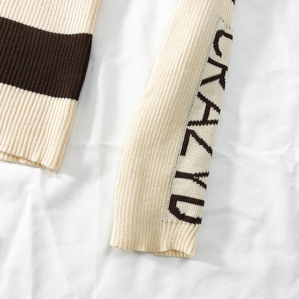 Modern női csíkos pulóver feliratokkal