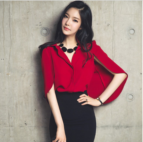 Bluză de damă modernă de culoare roșie cu decolteu în V