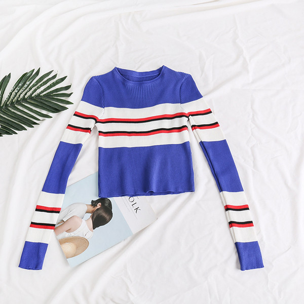 Alkalmi női blúz kék színben, színes csíkokkal