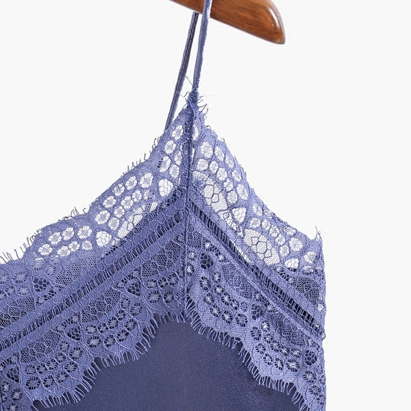 Stílusos női felső csipkével, különböző színekben