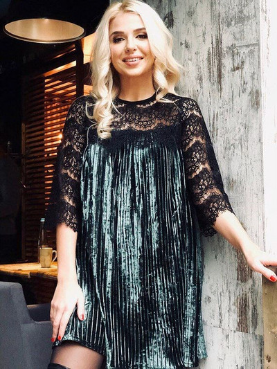 Modern női ruha csipkével, négy színben