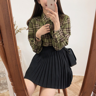 Modern rakott női szoknya fehér, fekete és krém színben