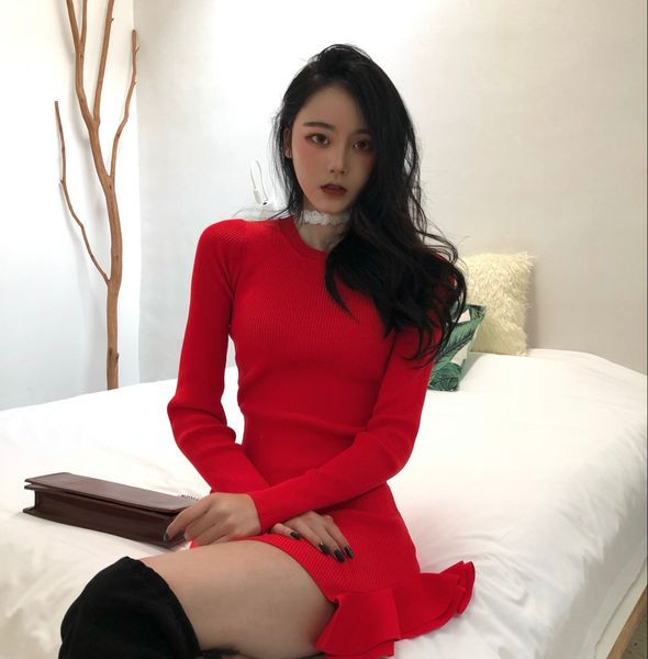 Stílusos női ruha O-nyakú fekete és piros színben