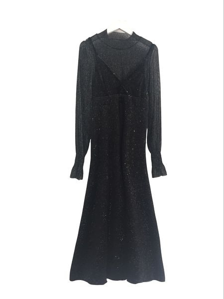 Stílusos, fényes női ruha, hosszú ujjú fekete színben