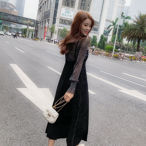 Stílusos, fényes női ruha, hosszú ujjú fekete színben