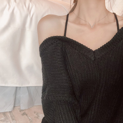 Vastag női blúz ejtett ujjakkal, fekete színben