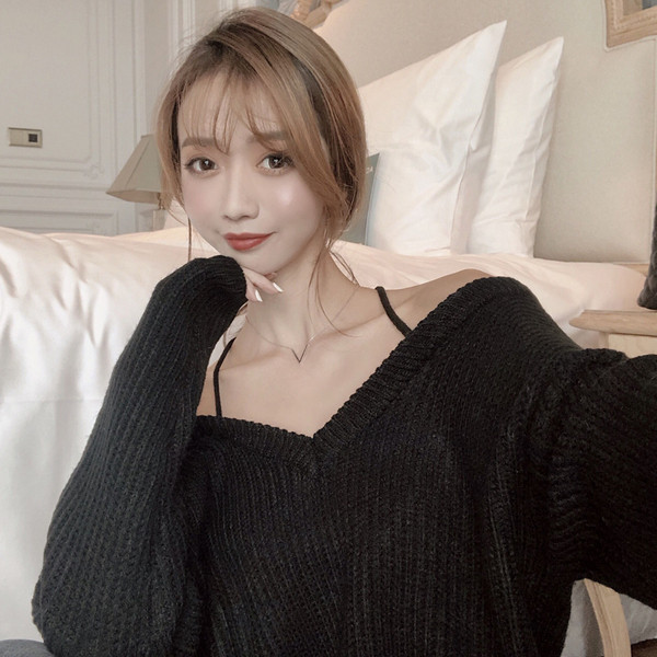 Vastag női blúz ejtett ujjakkal, fekete színben