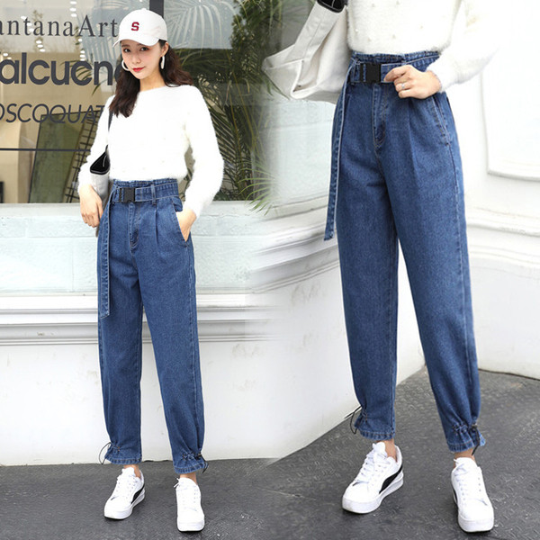 Modern női farmer magas derékkal, kék övvel