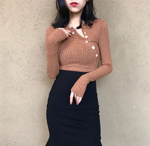 Aktuális női blúz oldalsó nyakkivágással, három színben