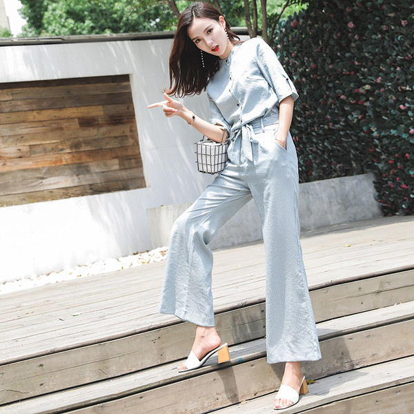 Csíkos női szett 3/4 ujjú blúzzal és magas derekú kék nadrággal