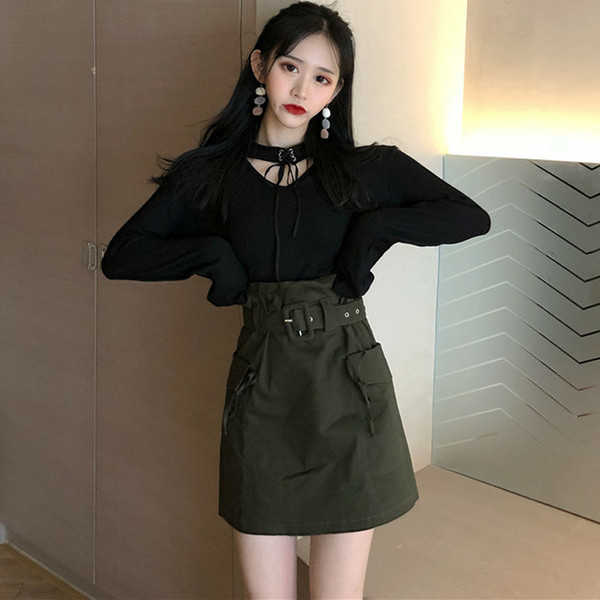 Modern női blúz fekete-fehér nyakkendővel