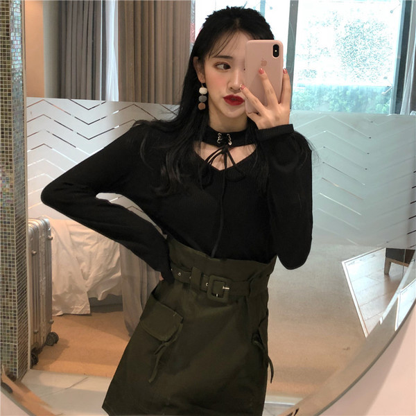 Modern női blúz fekete-fehér nyakkendővel