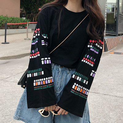 Alkalmi női blúz színes fekete-fehér ujjú díszítéssel