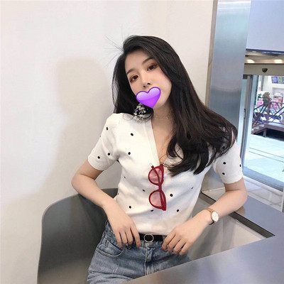 Egyszerű női pöttyös póló fehér és piros színben