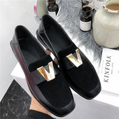 Modern női cipő fém díszítéssel, két színben