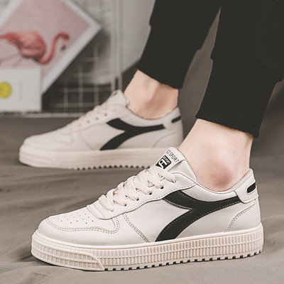 Férfi rugós tornacipő lapos talppal, fehér színben