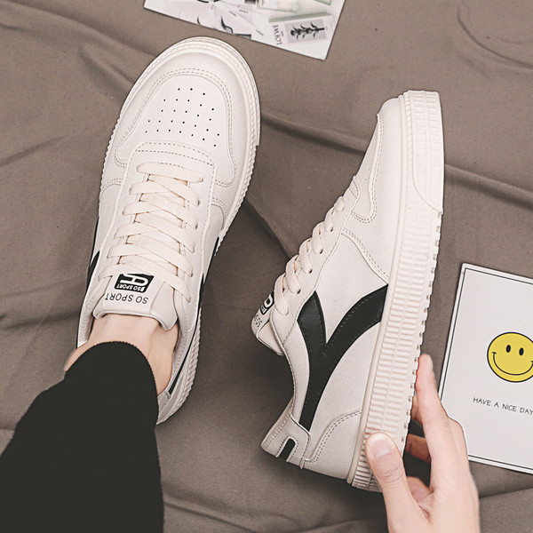 Férfi rugós tornacipő lapos talppal, fehér színben