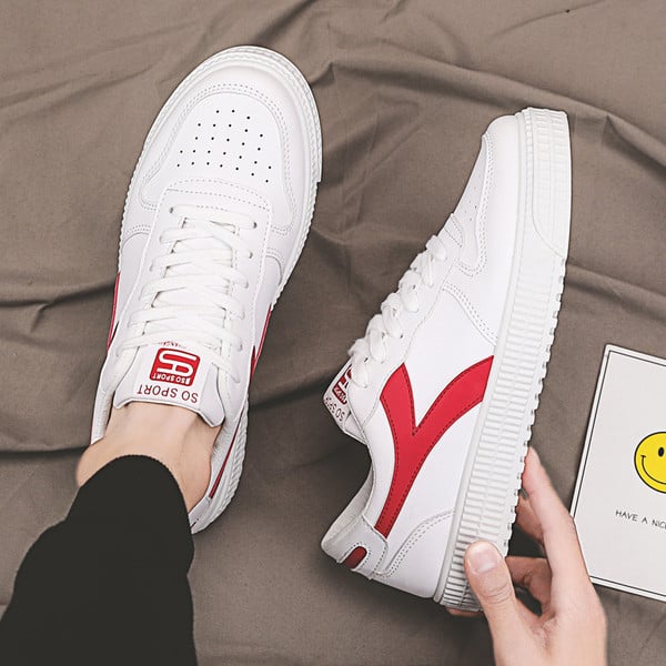 Férfi rugós tornacipő lapos talppal, fehér színben