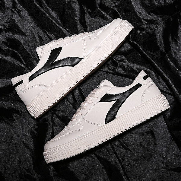 Férfi rugós tornacipő lapos talppal, fehér színben