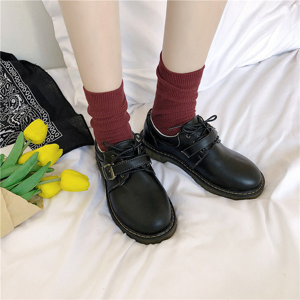 Alkalmi cipő csattal és fűzővel, két színben