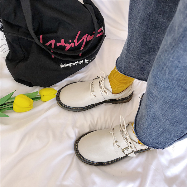 Alkalmi cipő csattal és fűzővel, két színben