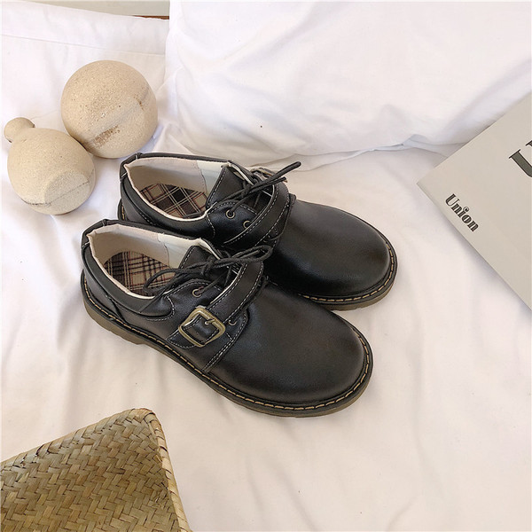 Alkalmi cipő csattal és fűzővel, két színben