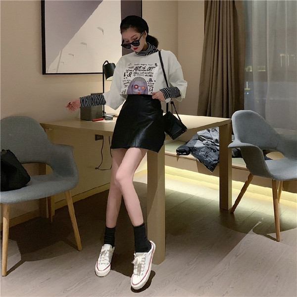 Modern női póló rátéttel, két színben