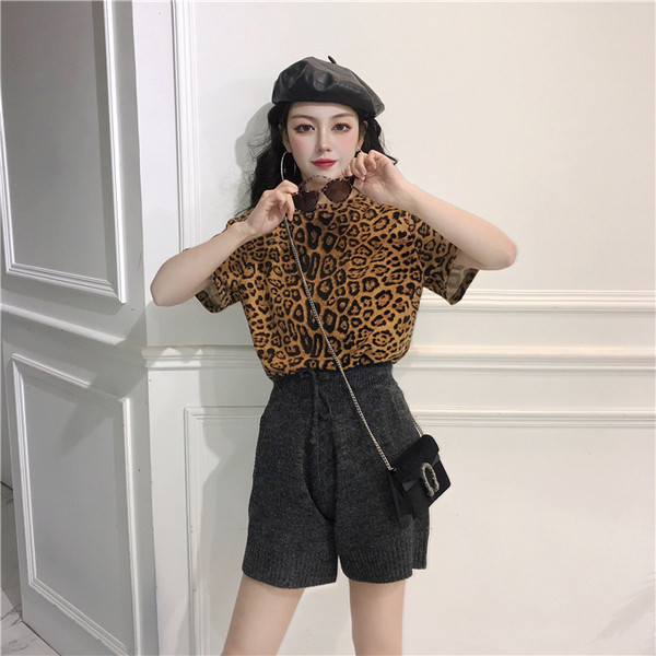 Elegáns női póló leopárd mintával