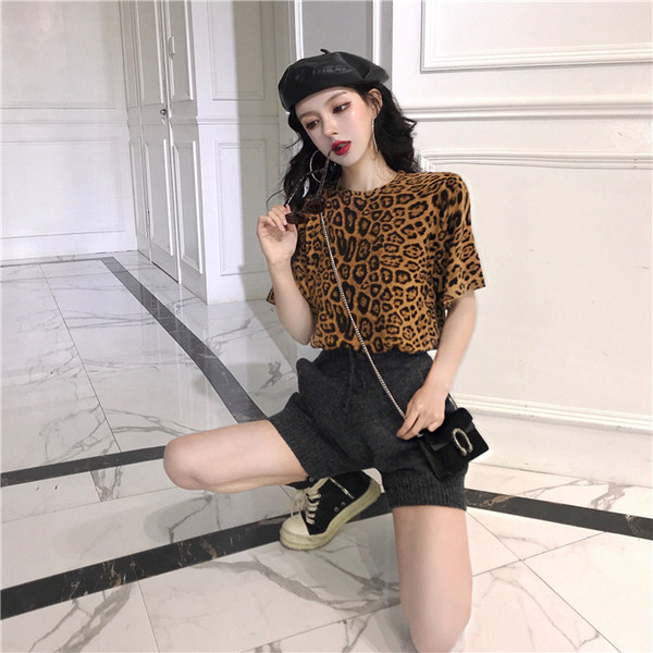 Elegáns női póló leopárd mintával