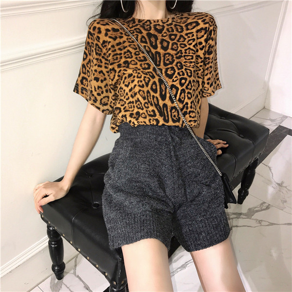 Elegáns női póló leopárd mintával