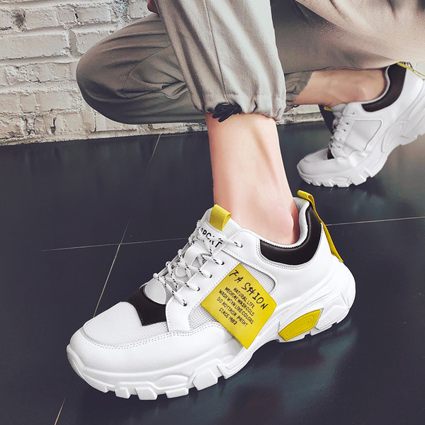 Új, modern férfi tornacipő fűzős fehér színben, felirattal