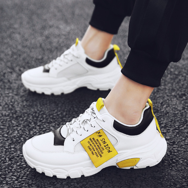 Új, modern férfi tornacipő fűzős fehér színben, felirattal