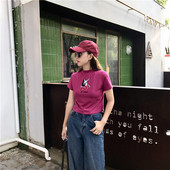 Modern női rövid póló hímzéssel