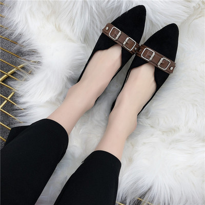 Tavaszi női cipőhegyes modell két színben