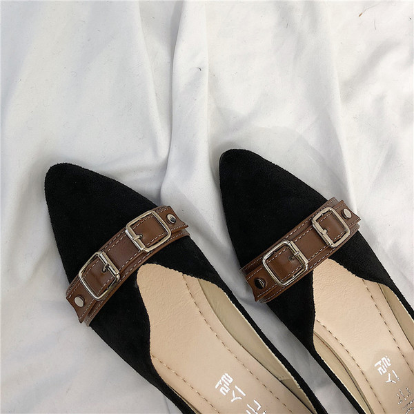 Tavaszi női cipőhegyes modell két színben