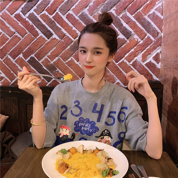 Női alkalmi póló két színben applikációkkal